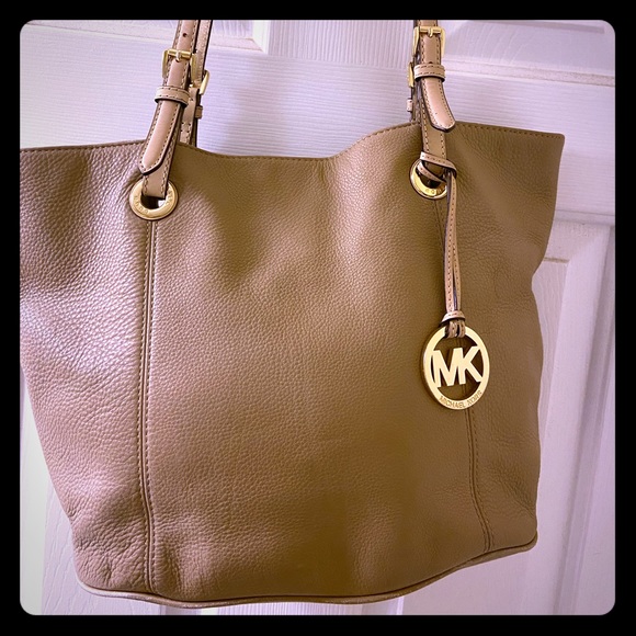 Michael Kors Handbags - Michael Kors Purse